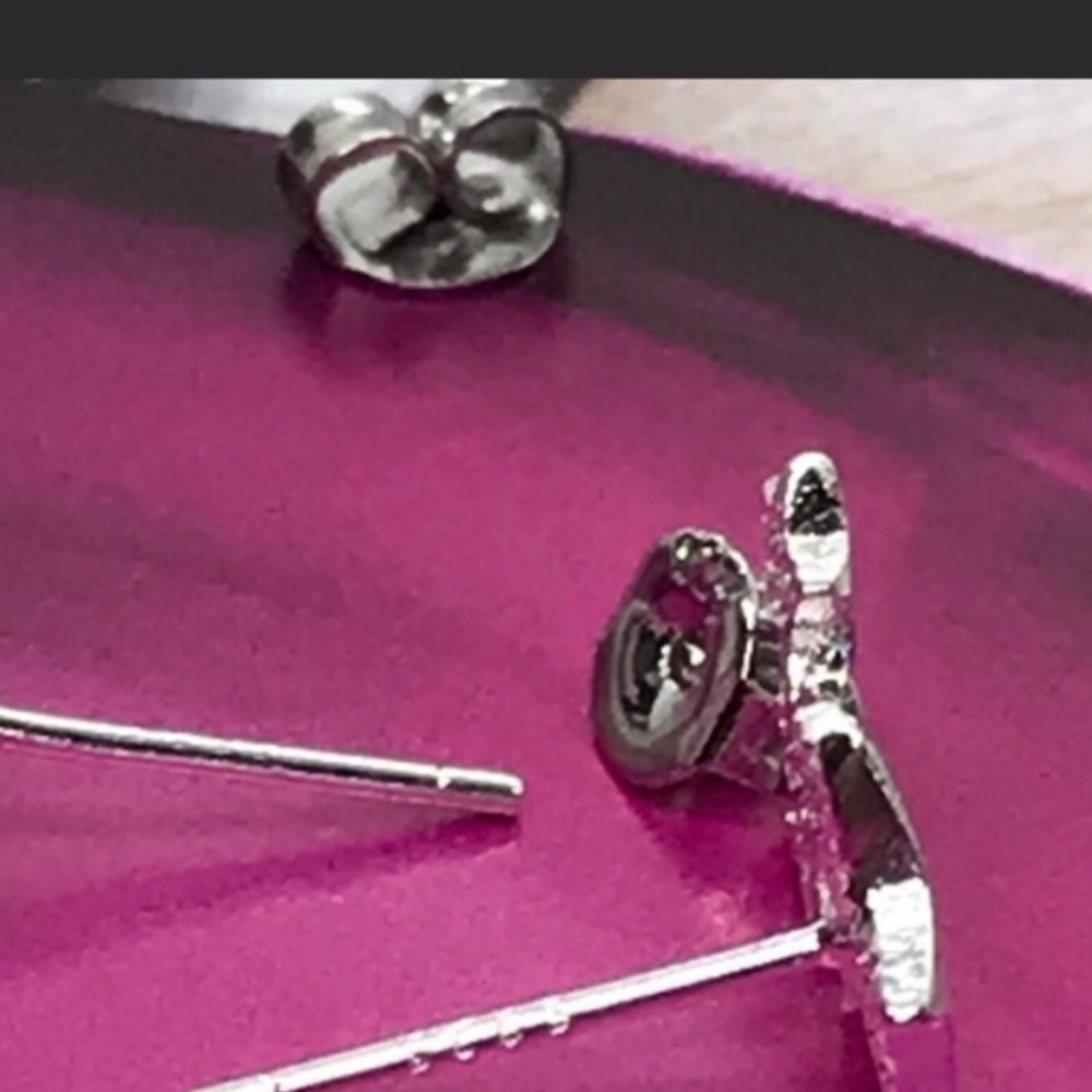 🌟 Sterling Silver 925 Clover Stud - Picture 6 of 6